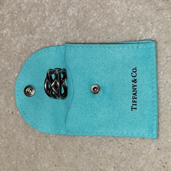 Tiffany's criss cross ring - Picture 3 of 5